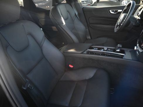 Used 2025 Volvo XC60 B5 Plus image 16