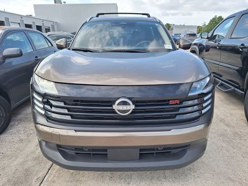 Used 2025 Nissan Kicks SR w/ SR Premium Package FWD image 2