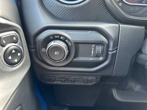 New 2025 Jeep Wrangler Unlimited Rubicon image 18