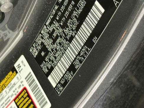 Used 2023 Toyota Highlander XLE image 24