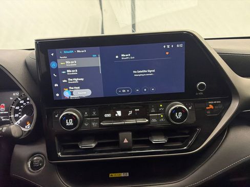 Used 2023 Toyota Highlander XLE FWD image 29