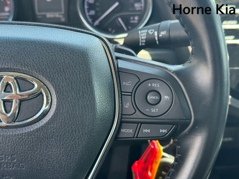 Used 2019 Toyota Camry SE FWD image 19