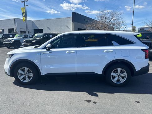 Used 2023 Kia Sorento LX image 8