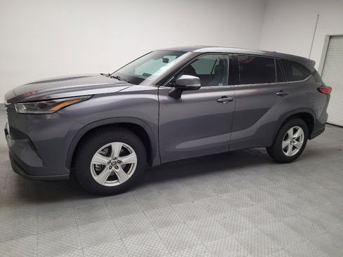 Used 2021 Toyota Highlander L FWD image 2