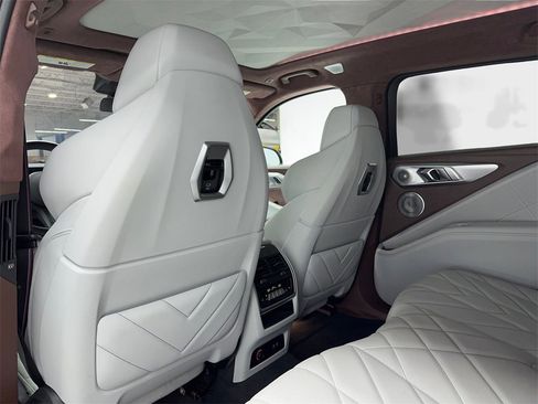 Used 2023 BMW XM image 38
