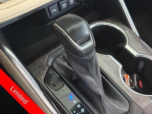 Used 2021 Toyota Highlander Limited FWD image 21
