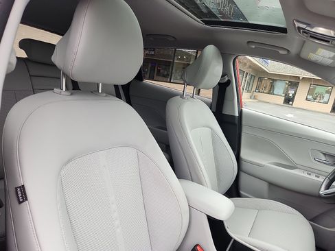 Used 2024 Hyundai Kona Limited FWD image 33