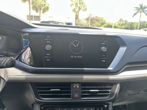 Used 2024 Volkswagen Taos SE FWD image 19