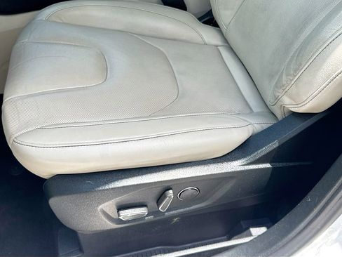 Used 2019 Ford Edge Titanium w/ Equipment Group 301A FWD image 21