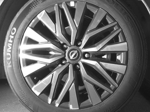 Used 2025 Nissan Altima 2.5 SV FWD image 13