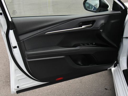 Used 2025 Toyota Camry SE image 14