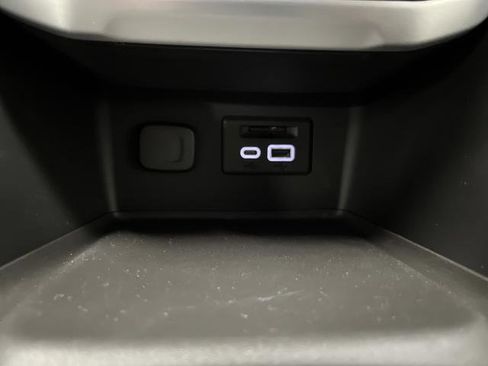 Used 2023 GMC Acadia SLE w/ Infotainment Package image 23