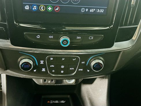 Used 2022 Chevrolet Traverse LT image 23