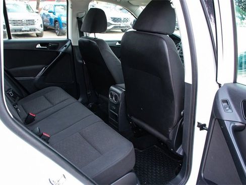 Used 2018 Volkswagen Tiguan Limited image 33