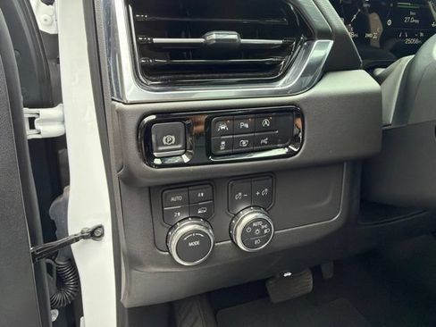 Used 2025 GMC Yukon Denali w/ Sun & Power Step Package AWD/4WD image 22
