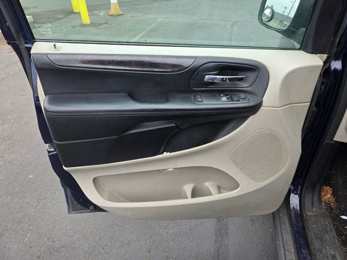 Used 2016 Dodge Grand Caravan American Value Package w/ UConnect Hands-Free Group FWD image 10