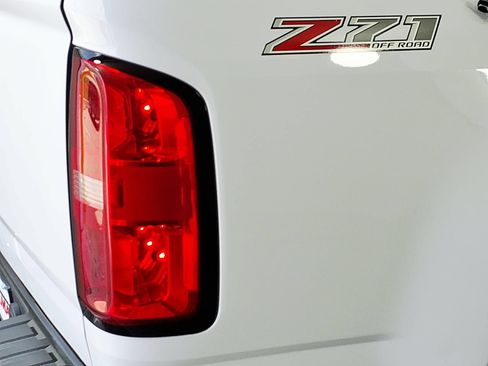 Used 2016 Chevrolet Colorado Z71 w/ LPO, Door Decal Package AWD/4WD image 6