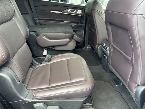 Used 2025 Ford Explorer Platinum w/ LUX Leather Package AWD/4WD image 29