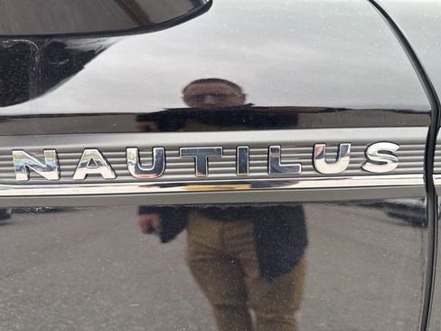 Used 2022 Lincoln Nautilus Reserve w/ Equipment Group 201A AWD/4WD image 7