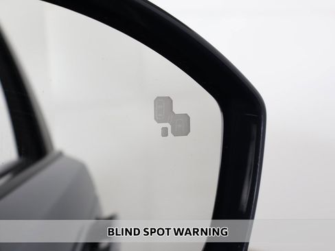 Used 2023 Land Rover Range Rover Velar R-Dynamic S image 8