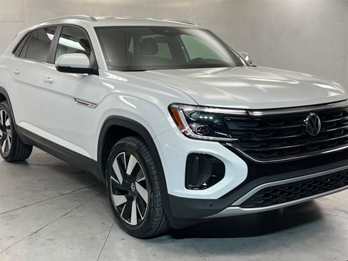 Used 2025 Volkswagen Atlas Cross Sport SE AWD/4WD image 8