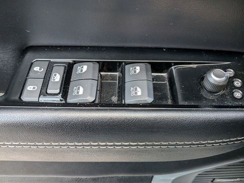 Used 2022 Jeep Wagoneer Series II w/ Premium Group I image 13