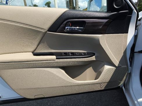 Used 2016 Honda Accord EX image 9