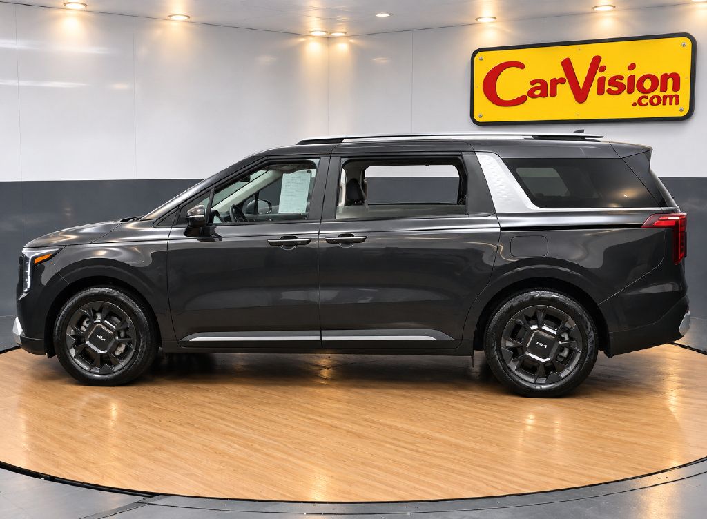 Used 2025 Kia Carnival EX FWD image 4