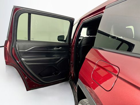 Used 2025 Jeep Grand Cherokee L Laredo RWD image 26