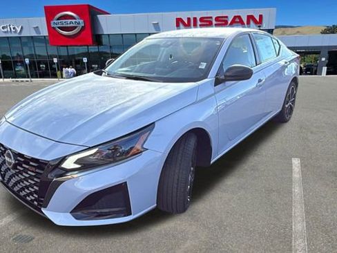 New 2025 Nissan Altima 2.5 SR image 7