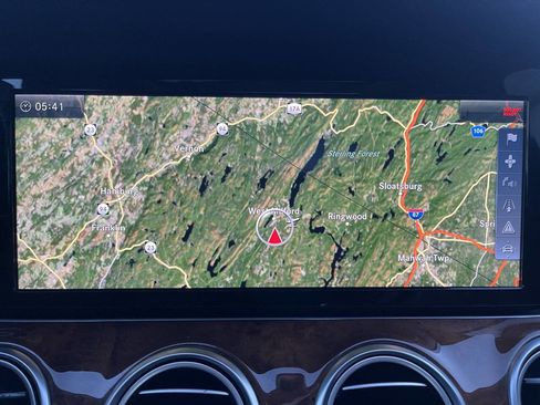 Used 2017 Mercedes-Benz E 300 4MATIC image 18