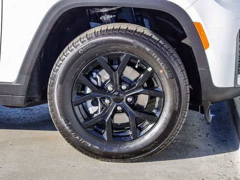 New 2026 Jeep Grand Cherokee Altitude image 11