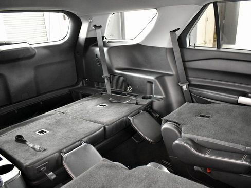 Used 2020 Ford Explorer XLT w/ Equipment Group 202A image 30