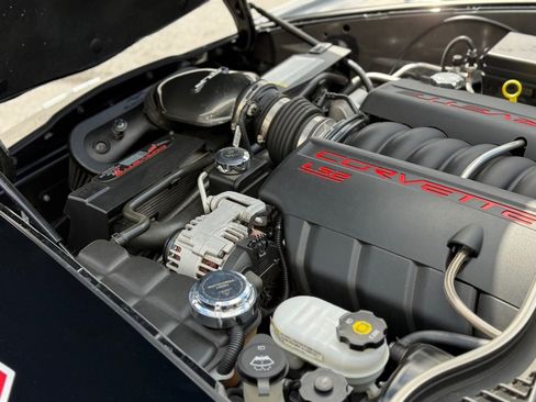 Used 2006 Chevrolet Corvette Coupe w/ Preferred Equipment Group RWD image 7