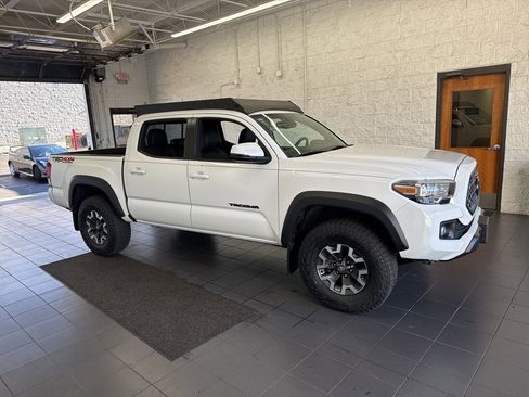 Used 2019 Toyota Tacoma TRD Off-Road image 1