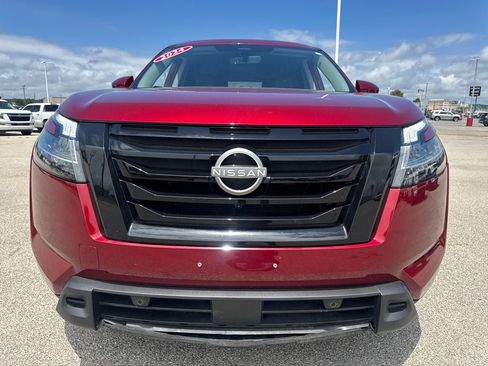 Used 2024 Nissan Pathfinder SL w/ Black Appearance Package AWD/4WD image 9