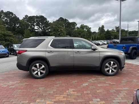 Used 2018 Chevrolet Traverse LT w/ LPO, Floor Liner Package FWD image 16
