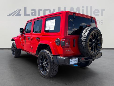 Used 2024 Jeep Wrangler Unlimited Sahara AWD/4WD image 3
