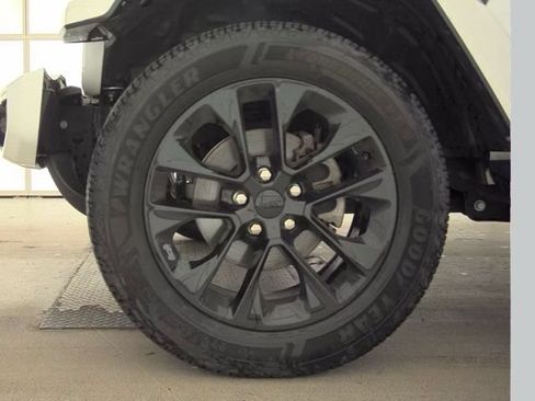 Used 2021 Jeep Gladiator Overland AWD/4WD image 18