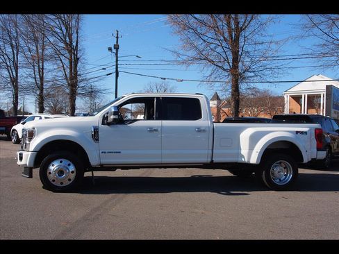 Used 2022 Ford F450 Platinum w/ FX4 Off-Road Package image 2