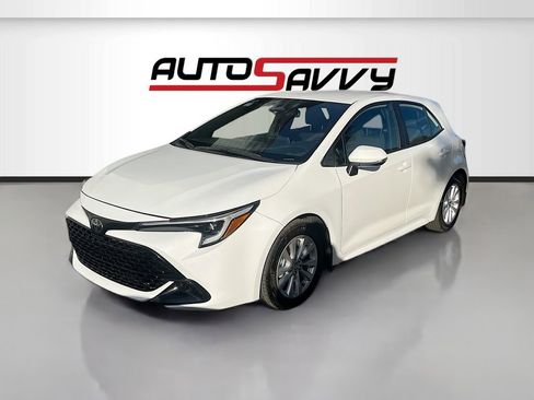 Used 2024 Toyota Corolla SE w/ SE Package image 3