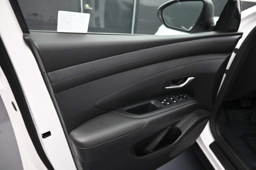 Certified 2025 Hyundai Tucson SEL AWD/4WD image 13