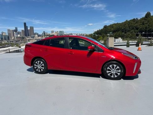 Certified 2021 Toyota Prius XLE w/ Advanced Technology Package AWD/4WD image 3