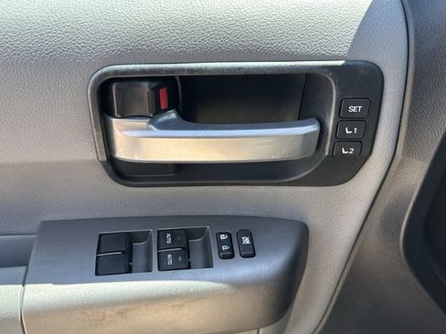 Used 2016 Toyota Sequoia Limited w/ Safety & Convenience Package AWD/4WD image 23