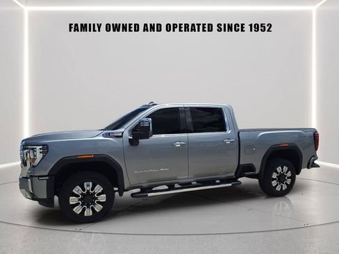 Used 2025 GMC Sierra 3500 Denali w/ Denali Reserve Package AWD/4WD image 1