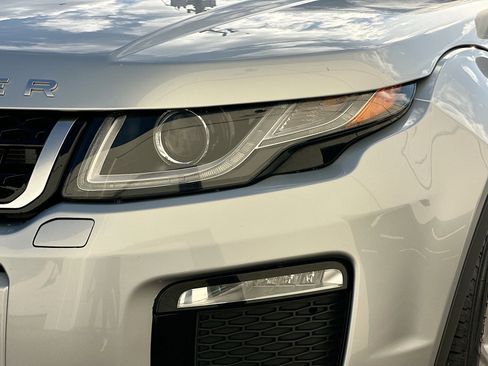 Used 2019 Land Rover Range Rover Evoque SE image 36