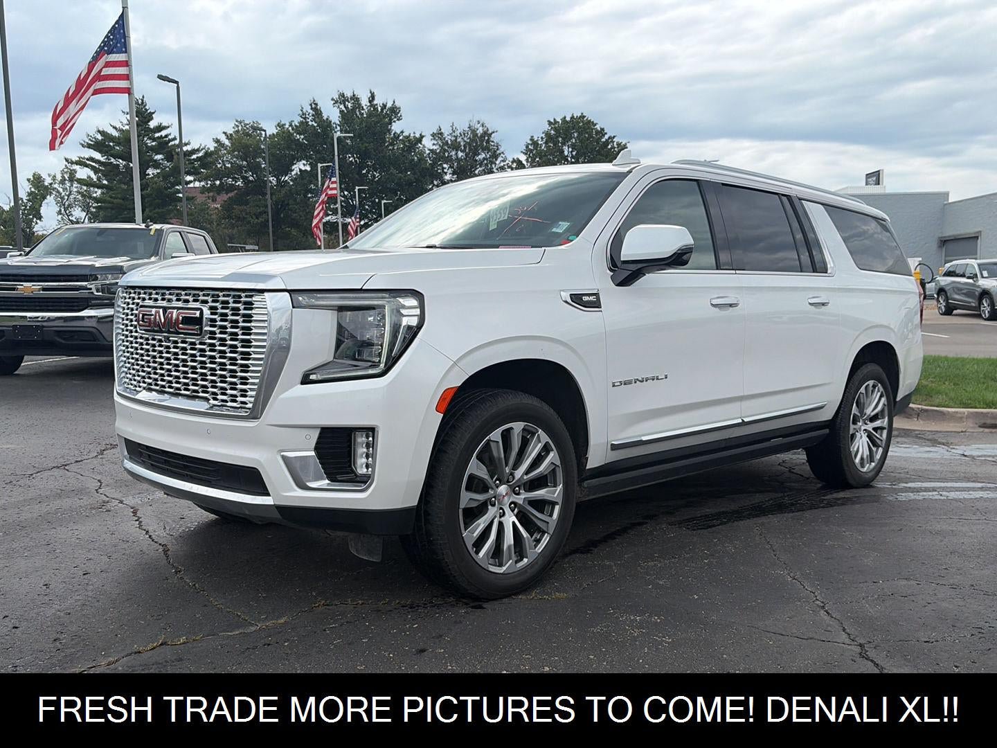 Used 2021 GMC Yukon XL Denali w/ Denali Premium Package AWD/4WD image 1