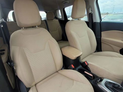 Used 2018 Jeep Compass Sport w/ Mopar Graphics Package FWD image 3