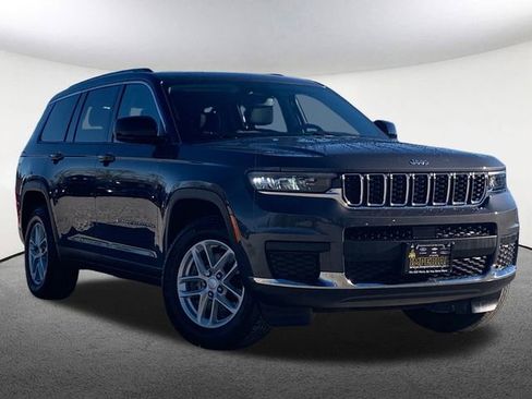 Used 2023 Jeep Grand Cherokee L Laredo image 2