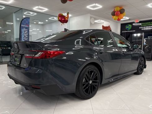 Used 2025 Toyota Camry SE image 12
